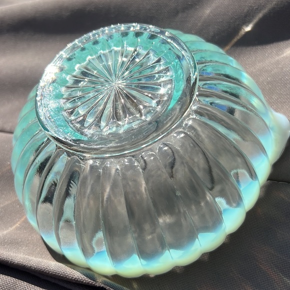 FENTON BLUE OPALESCENT Heart Shape bowl - Picture 5 of 5